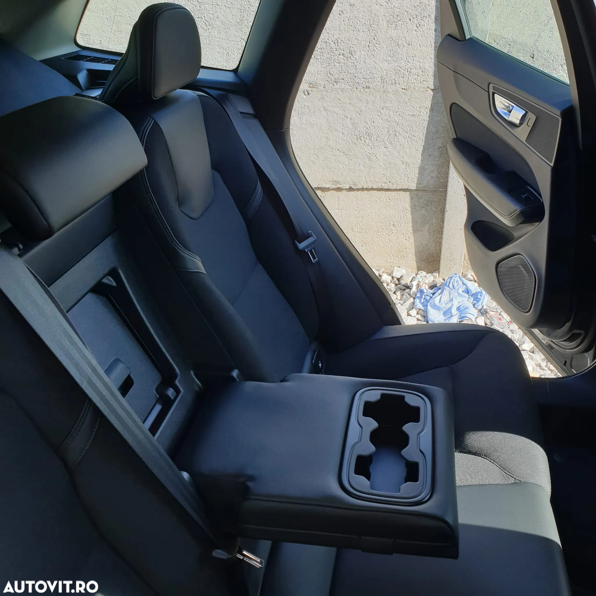 Volvo XC 60 B4 D AWD Geartronic Momentum Pro - 22