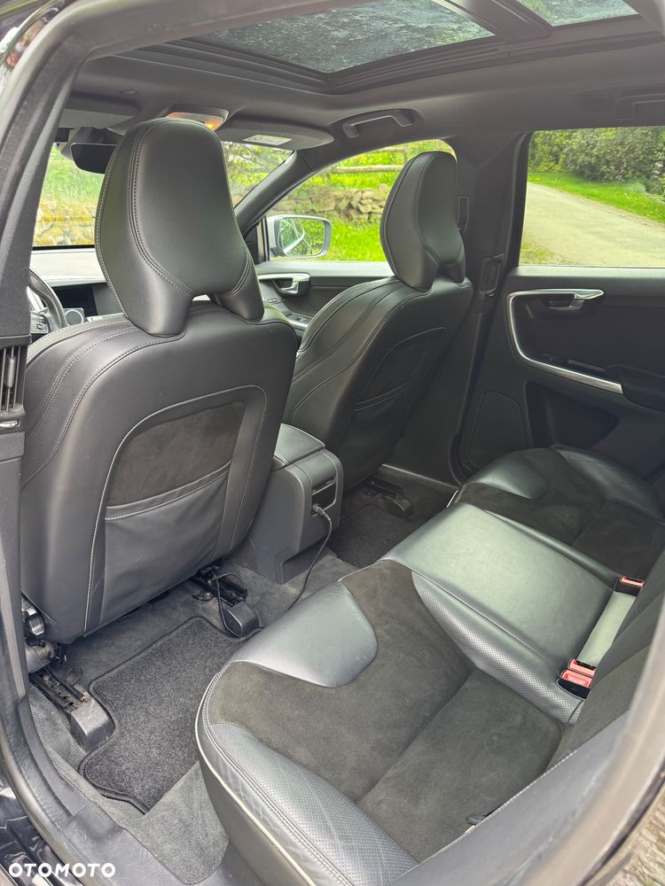 Volvo XC 60 D4 AWD R-Design Momentum - 9