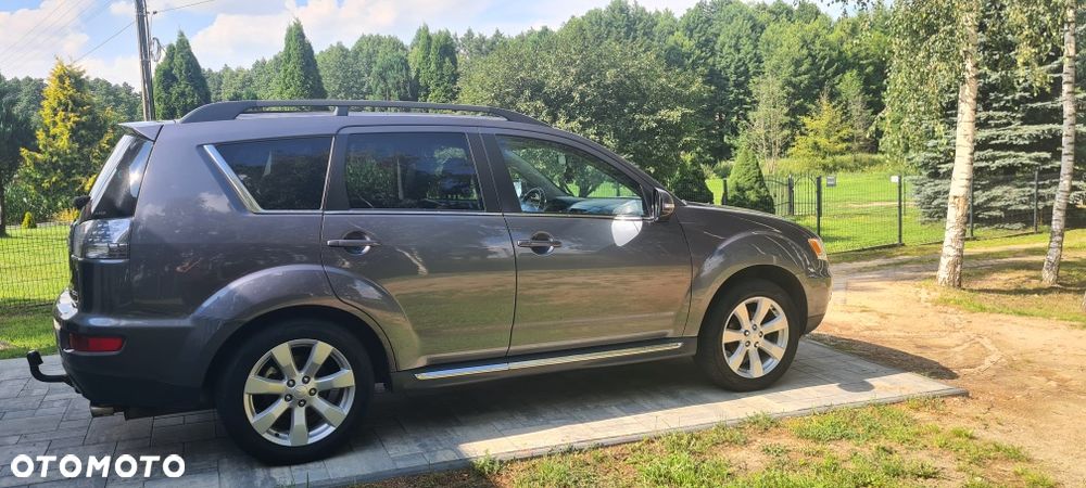 Mitsubishi Outlander - 2