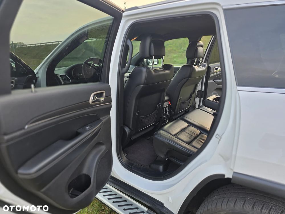 Jeep Grand Cherokee - 17