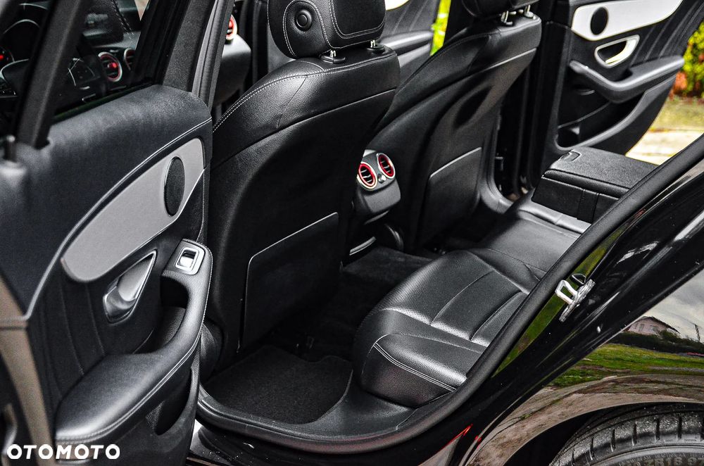 Mercedes-Benz Klasa C 250 7G-TRONIC AMG Line - 27