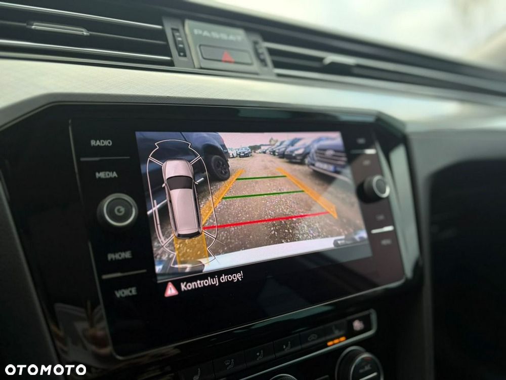 Volkswagen Passat - 14