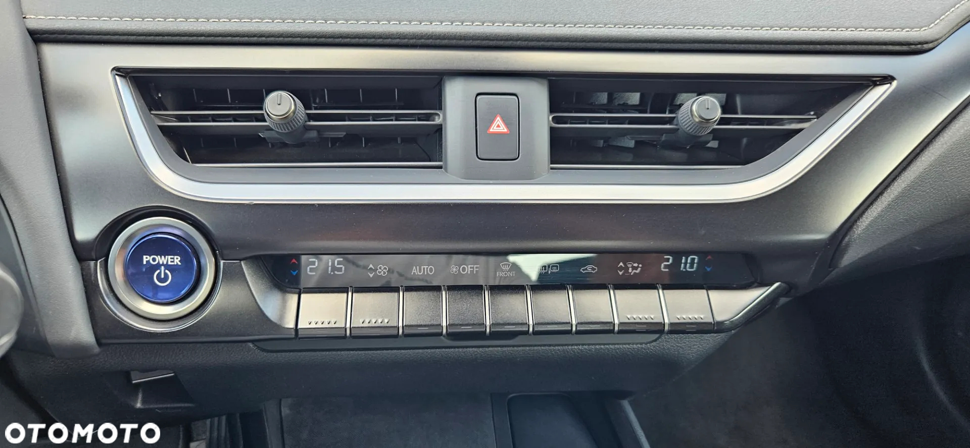 Lexus UX 250h - 38