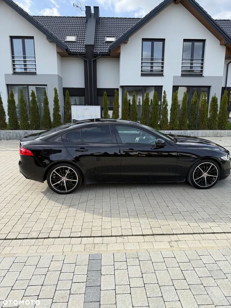 Jaguar XE - 3