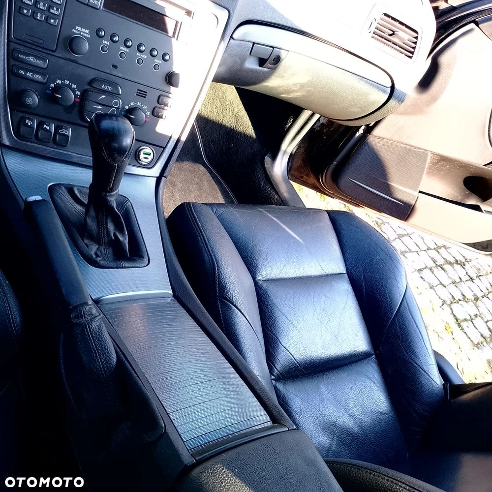 Volvo V70 2.4 Black Edition - 19