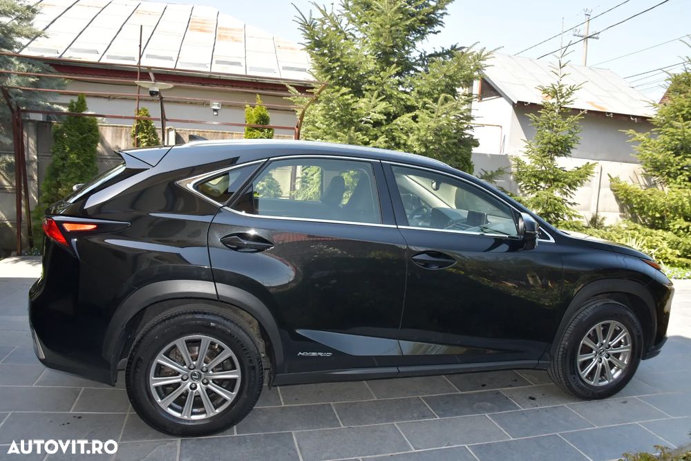 Lexus Seria NX 300h E-FOUR Business Edition - 32