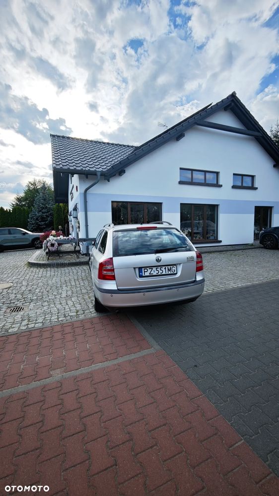 Skoda Octavia 1.6 FSI Ambiente - 8