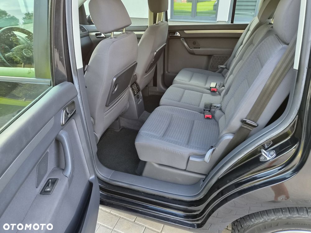 Volkswagen Touran - 26
