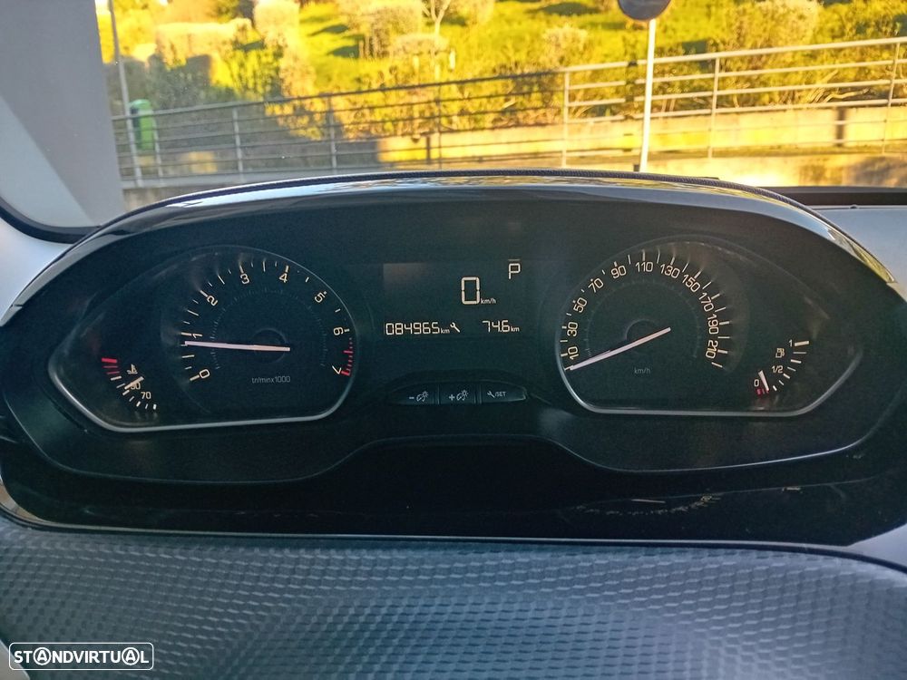 Peugeot 2008 PureTech 130 Stop&Start EAT6 Signature - 20