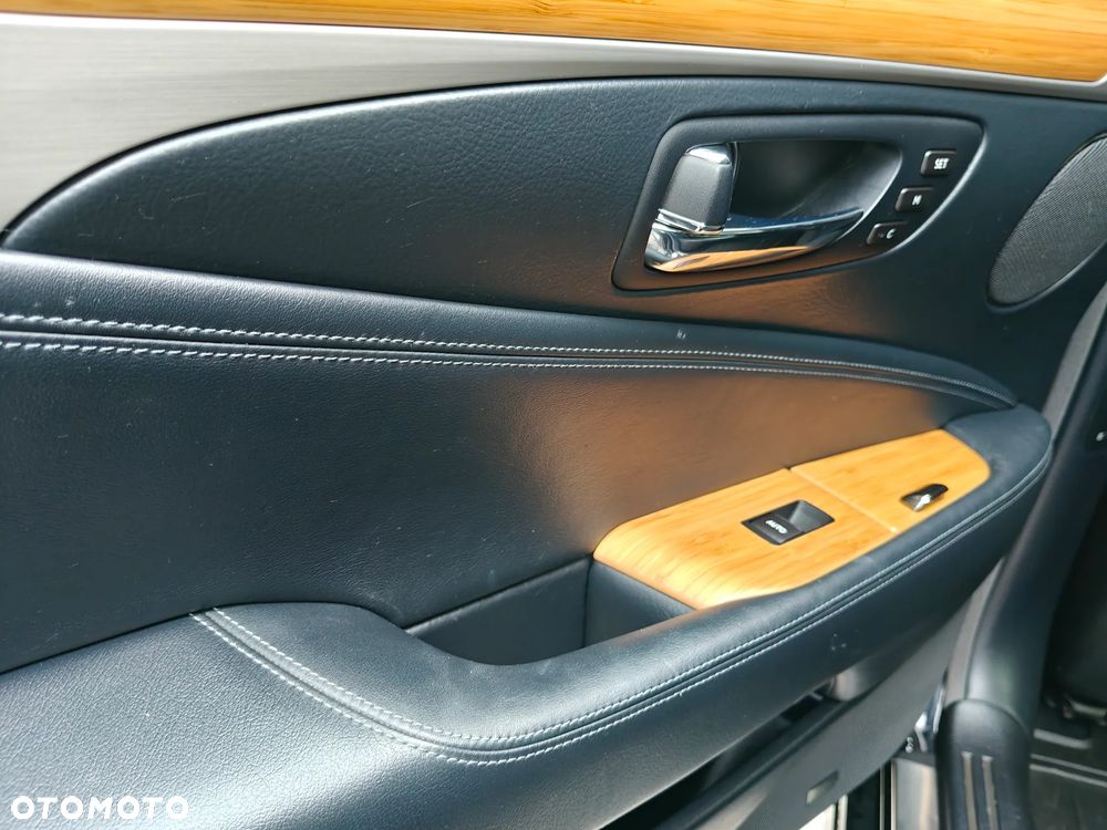 Lexus LS 600h L - 25