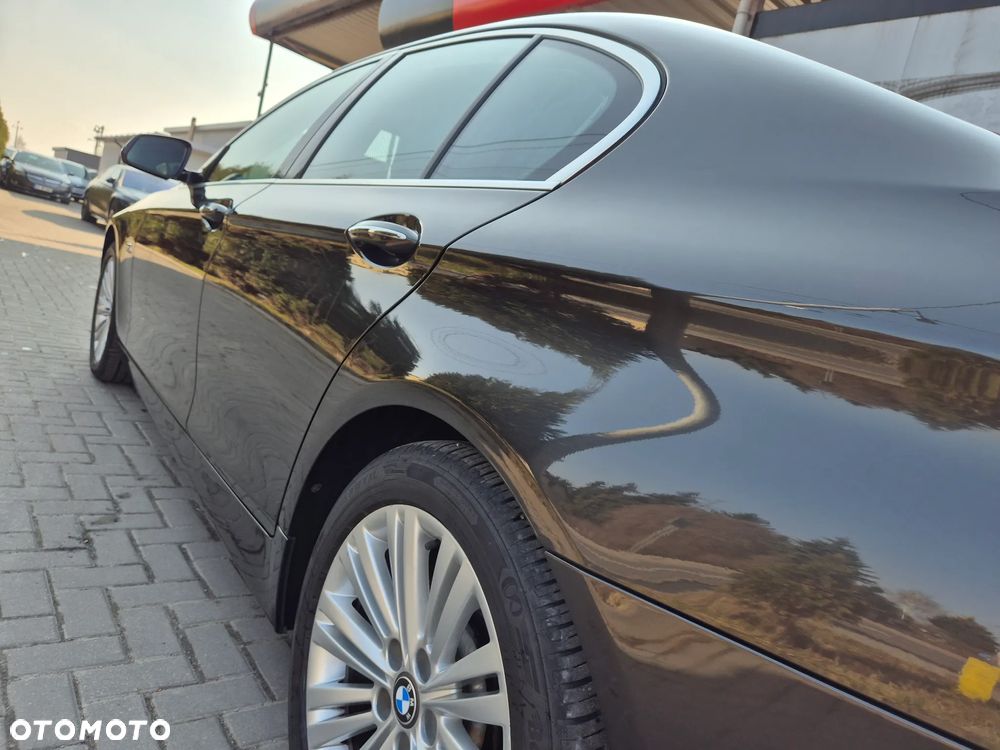 BMW Seria 5 520i Luxury Line - 24