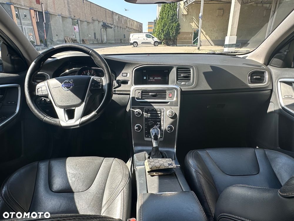 Volvo V60 Cross Country - 8