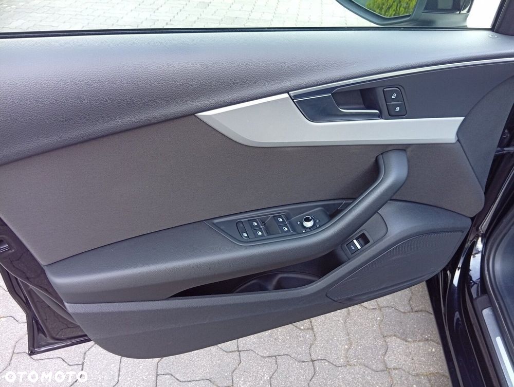 Audi A4 Limousine - 13