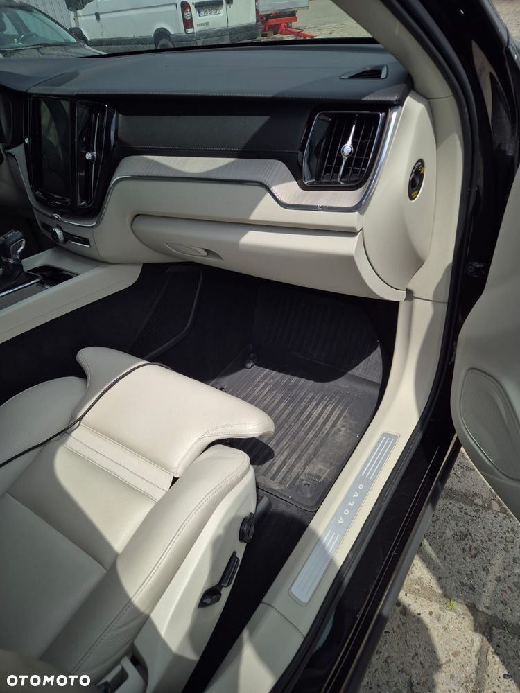 Volvo XC 60 D5 SCR AWD Inscription - 8