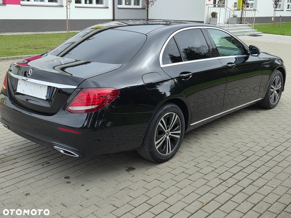 Mercedes-Benz Klasa E 220 d 4Matic T 9G-TRONIC - 21