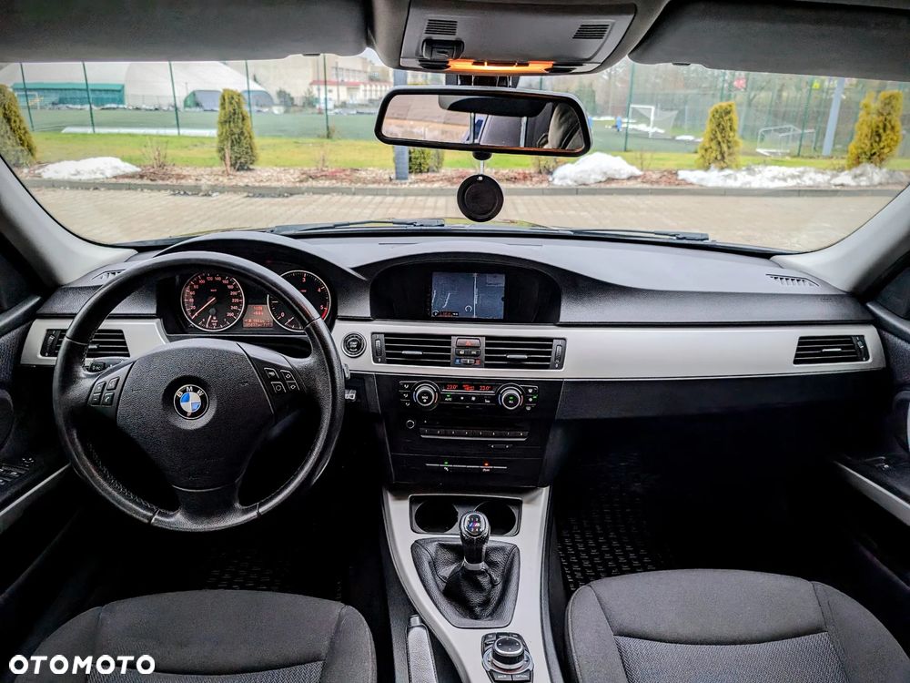 BMW Seria 3 318d - 15