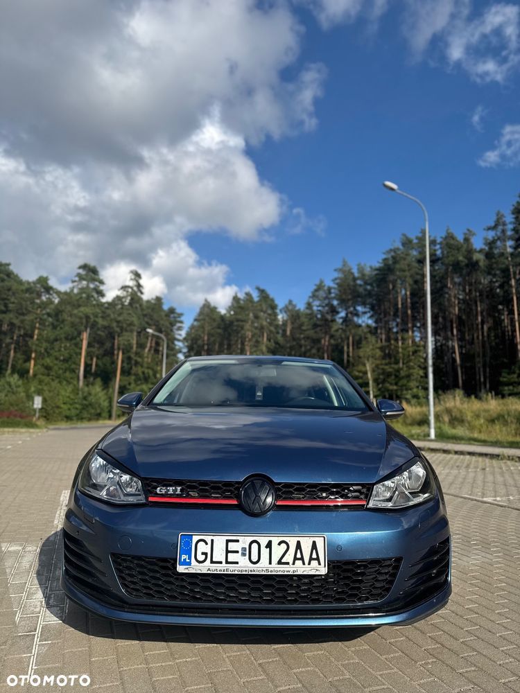 Volkswagen Golf - 25