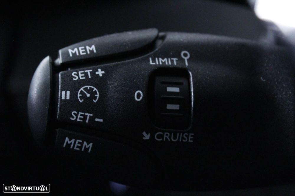 Peugeot 208 1.2 Hybrid Allure e-DCS6 - 27
