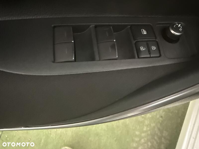 Toyota Corolla 1.8 Hybrid GPF Comfort - 13