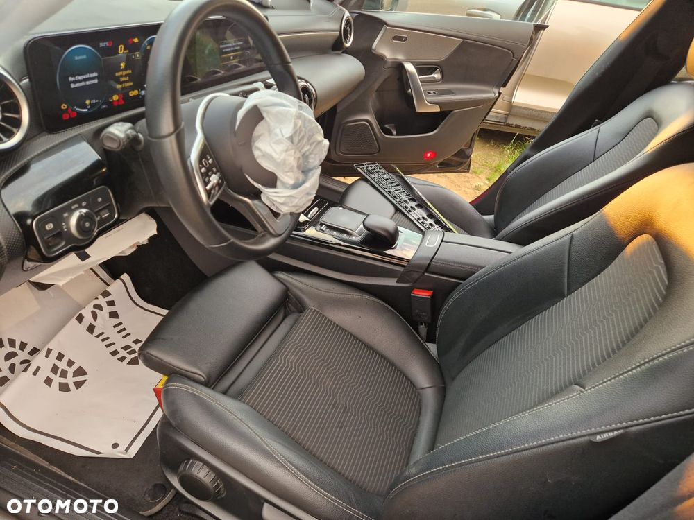 Mercedes-Benz CLA 250 e 8G-DCT Special Edition - 11