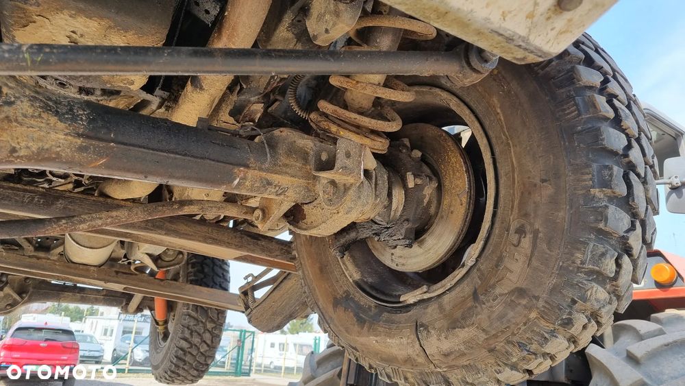 Land Rover Defender - 34