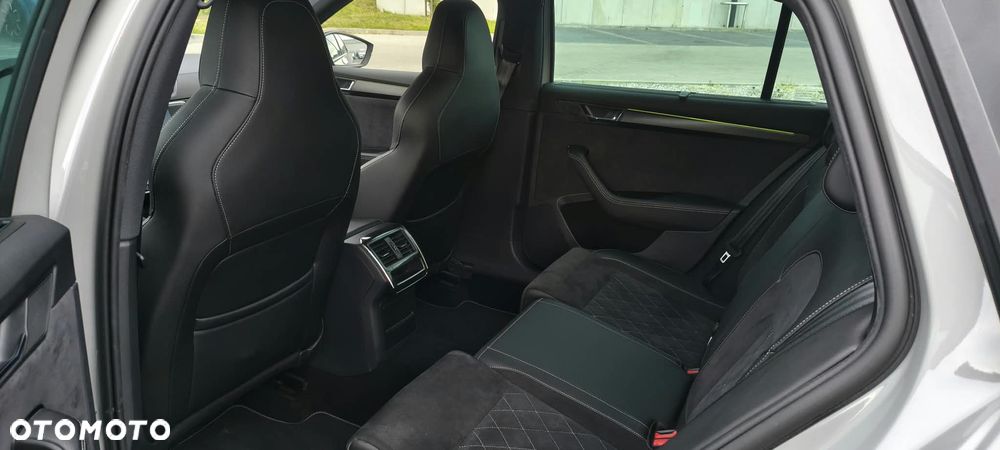 Skoda Superb 2.0 TDI SCR Sportline DSG - 11
