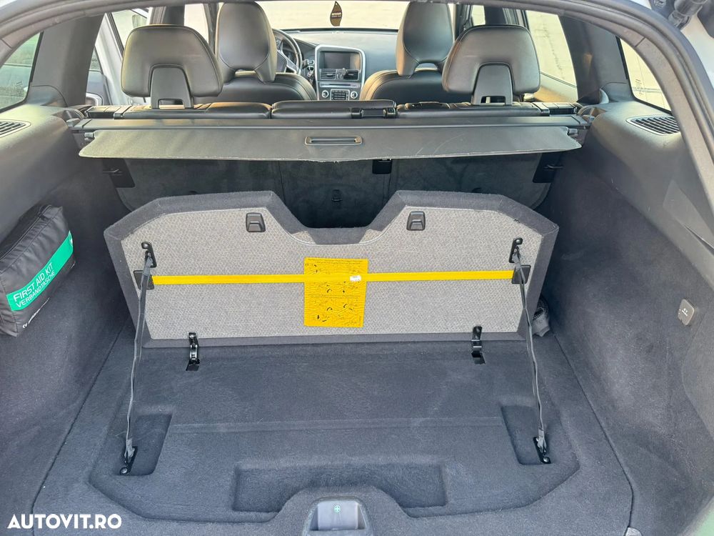 Volvo XC 60 D4AWD Kinetic - 25