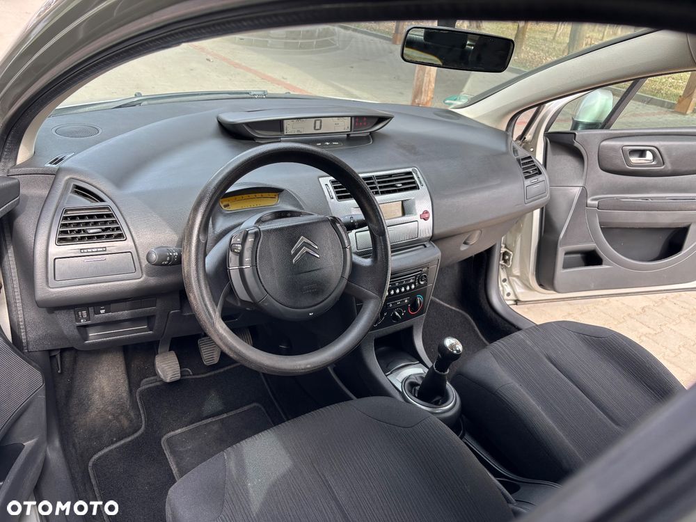Citroën C4 1.4 16V Style - 20