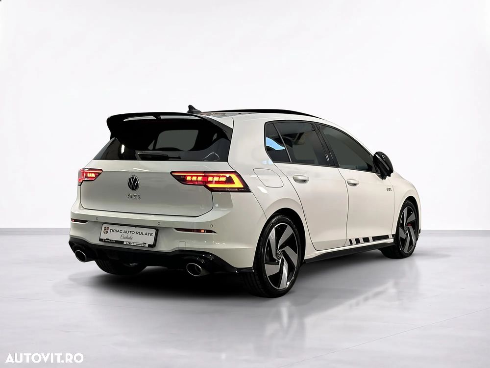 Volkswagen Golf - 6