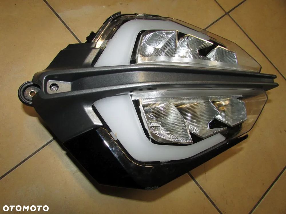 KTM Duke 125 17-23 lampa przód reflektor oryginał OEM - 1
