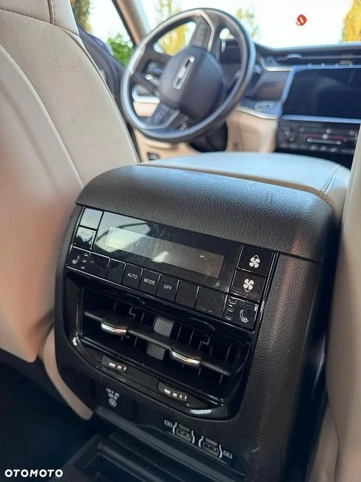 Jeep Grand Cherokee - 21
