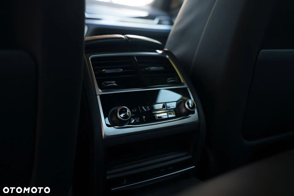 BMW Seria 7 730d mHEV - 22