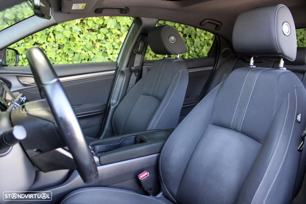 Honda Civic 1.5 i-VTEC Sport Plus - 11