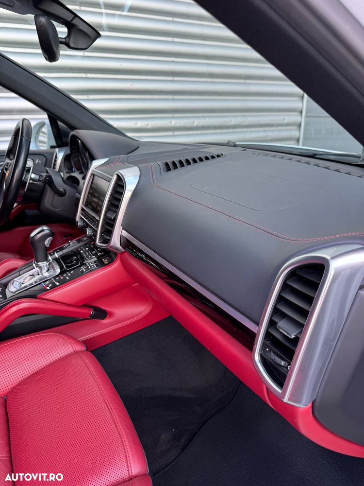 Porsche Cayenne - 35