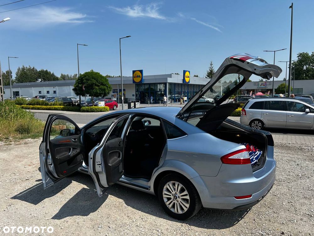 Ford Mondeo 2.0 Ghia - 11
