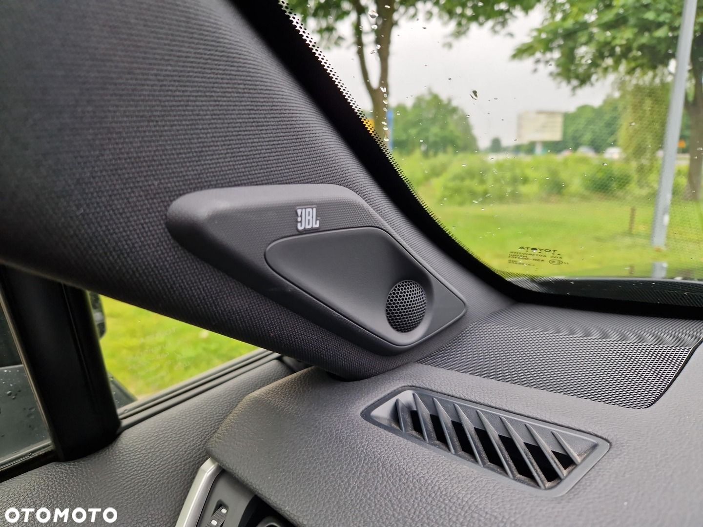 Toyota RAV4 2.5 Hybrid Black Edition by JBL 4x4 - 28