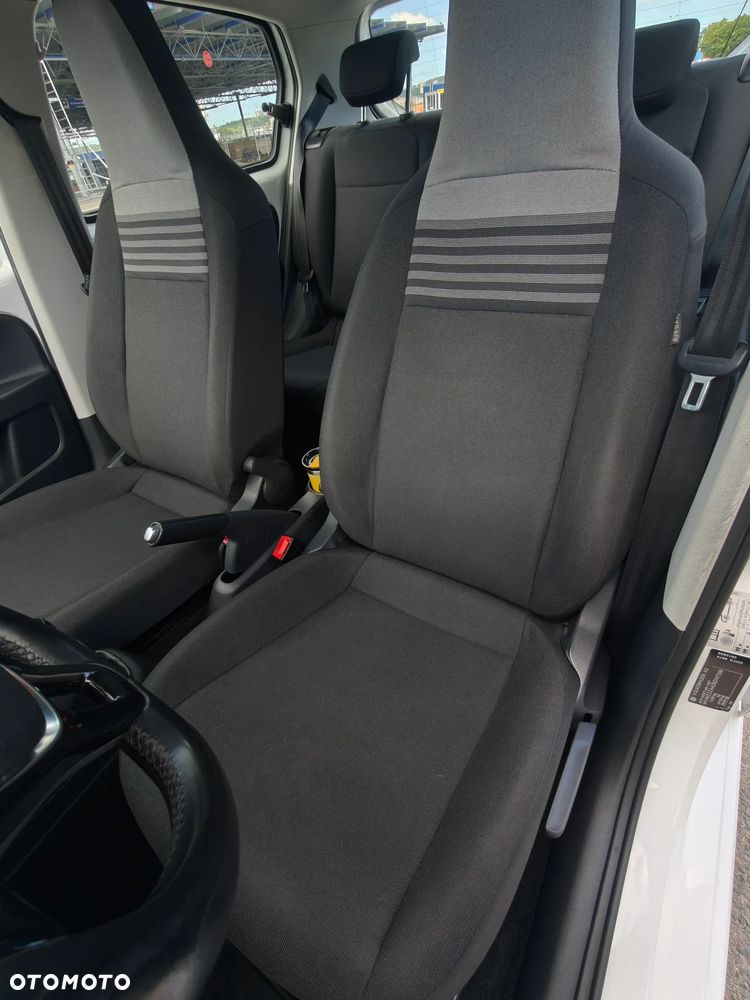 Volkswagen up! 1.0 move - 12