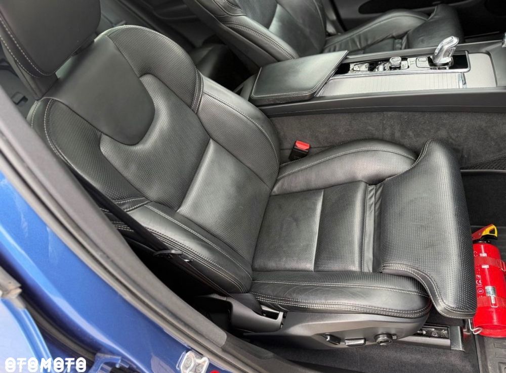 Volvo XC 60 T8 Twin Engine AWD Geartronic RDesign - 31