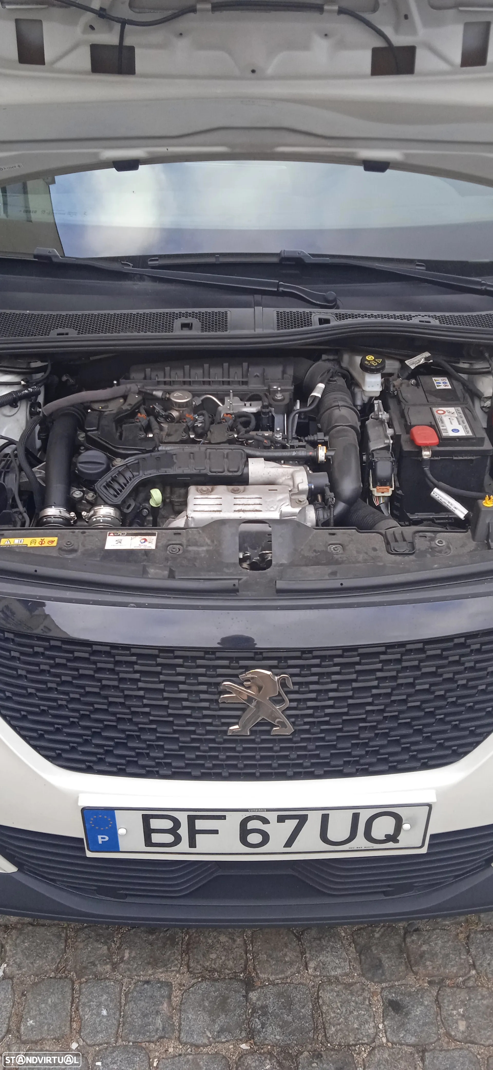 Peugeot 2008 1.2 PureTech Allure Pack EAT8 - 5
