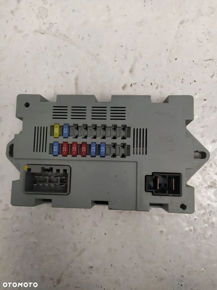 JAGUAR F-PACE X761 XJ X351 F-TYPE X152 XE X760 XF X250 I-PACE X590 RANGE ROVER EVOQUE SKRZYNKA BEZPIECZNIKÓW BEZPIECZNIKI ORYGINAŁ - 2