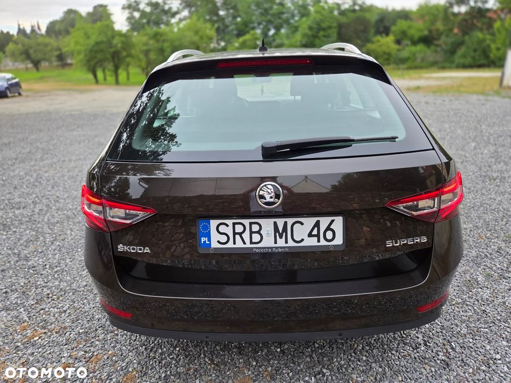 Skoda Superb 2.0 TDI Style DSG - 11