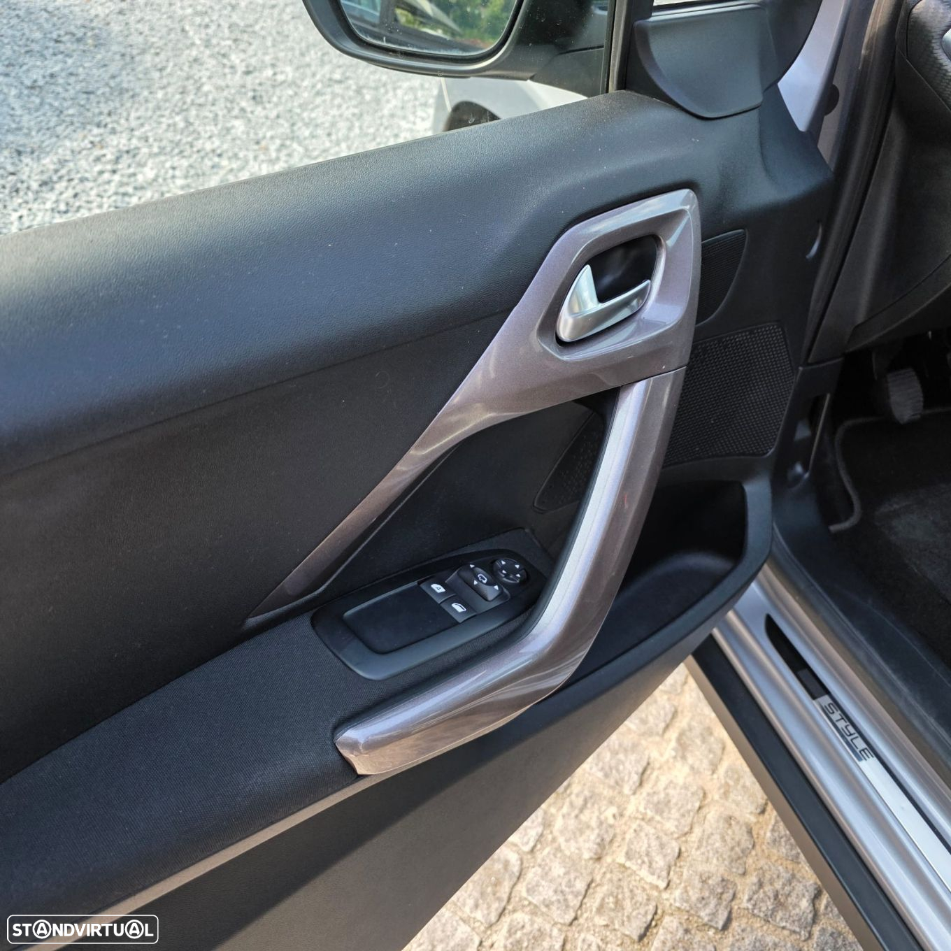 Peugeot 2008 1.2 PureTech Style - 17
