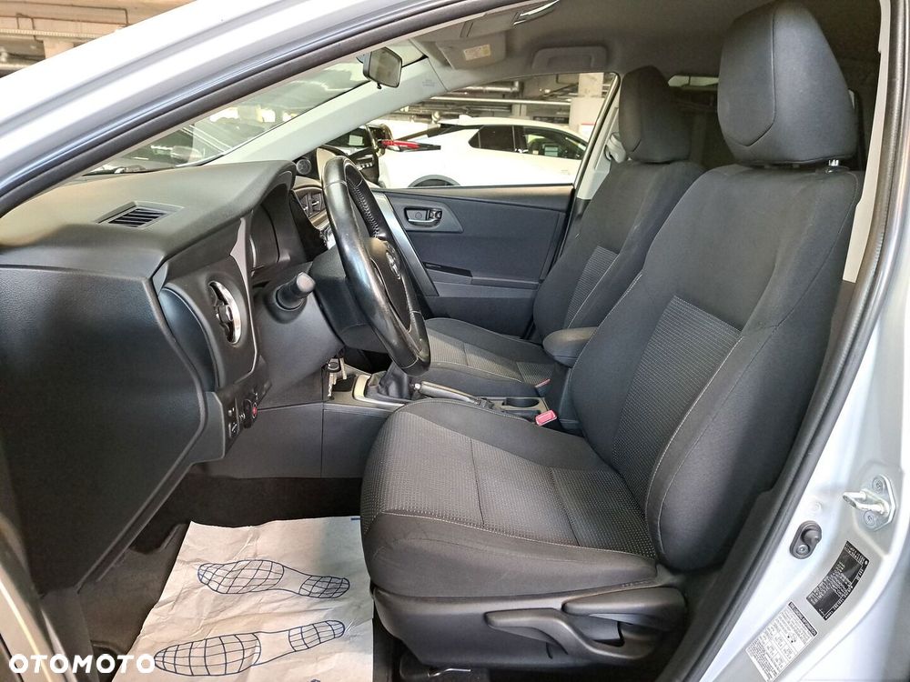 Toyota Auris 1.6 Premium - 12