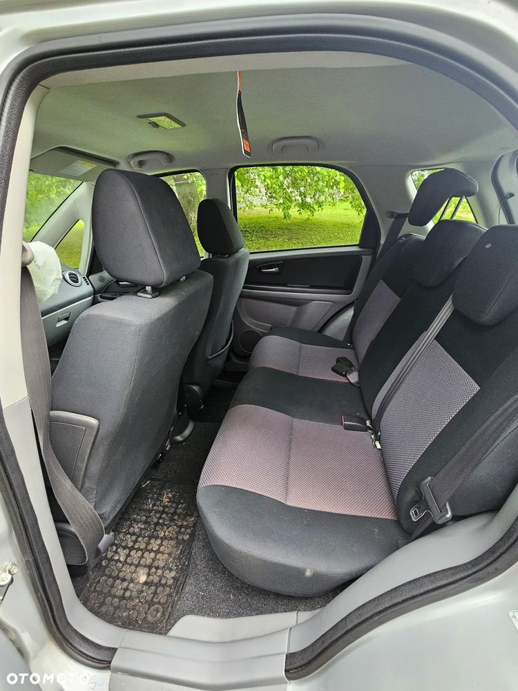 Suzuki SX4 1.6 VVT 4x4 Comfort - 4
