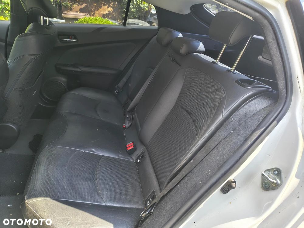 Toyota Prius (Hybrid) - 8