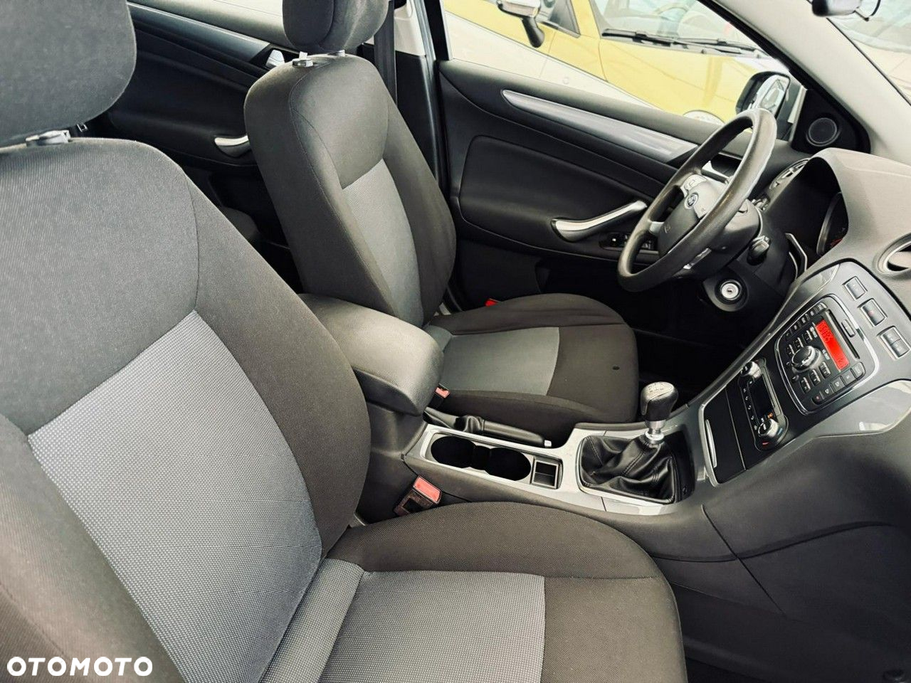 Ford Mondeo - 40