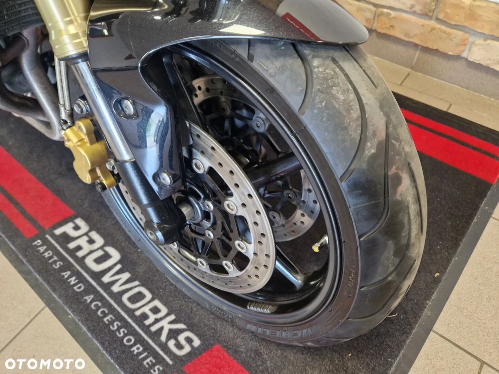 Triumph Street Triple - 33