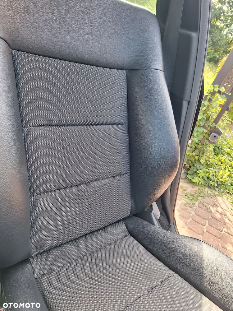 Mercedes-Benz Klasa E 250 CGI BlueEff Avantgarde - 5