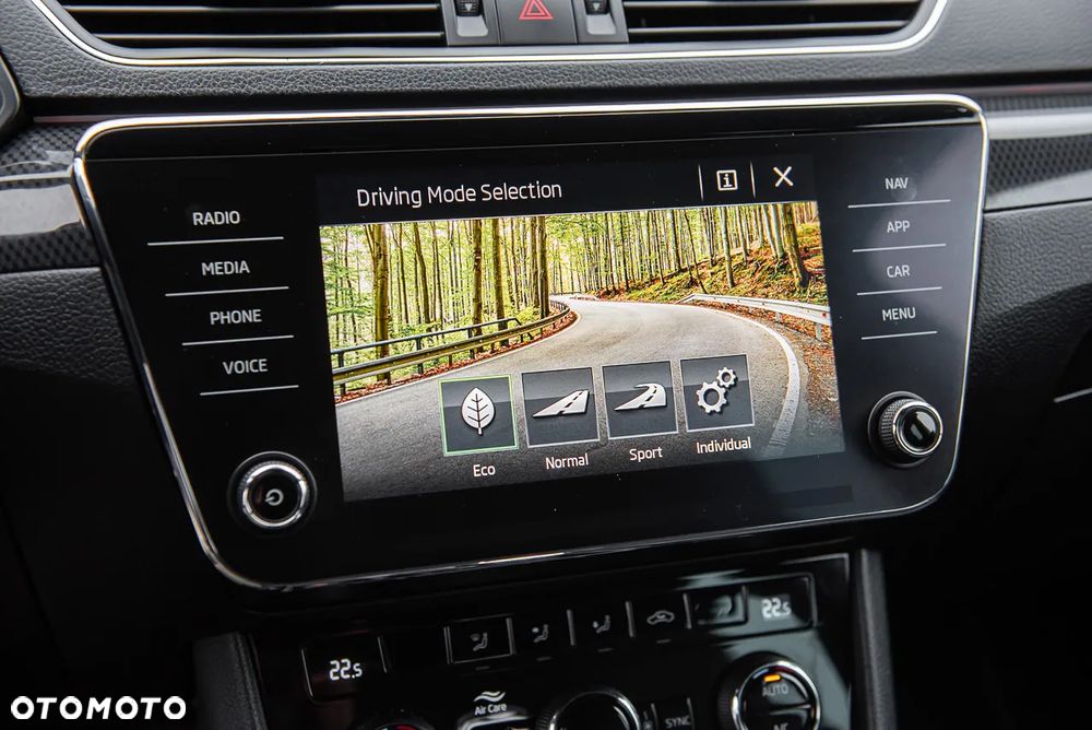 Skoda Superb 2.0 TDI DSG Sportline - 27