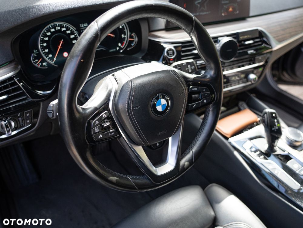 BMW Seria 5 530d xDrive Sport Line - 27